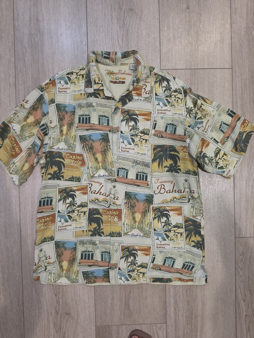 Tommy Bahama Las Vegas Silk Shirt M Casino Strip Hawaiian Aloha Y2K - Picture 1 of 6